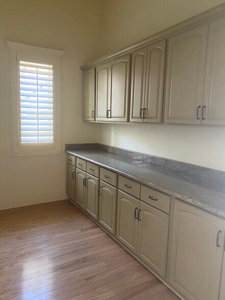 More Photos Of 154 N Festival Dr, El Paso Medical For Sale
