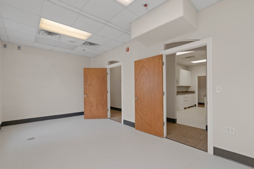 More Photos Of 3605 Interstate 30, Mesquite Medical For Lease