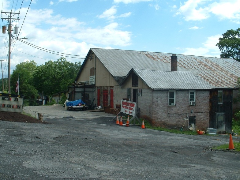 Primary Photo Of 2574 Route 9W, Saugerties Warehouse For Sale