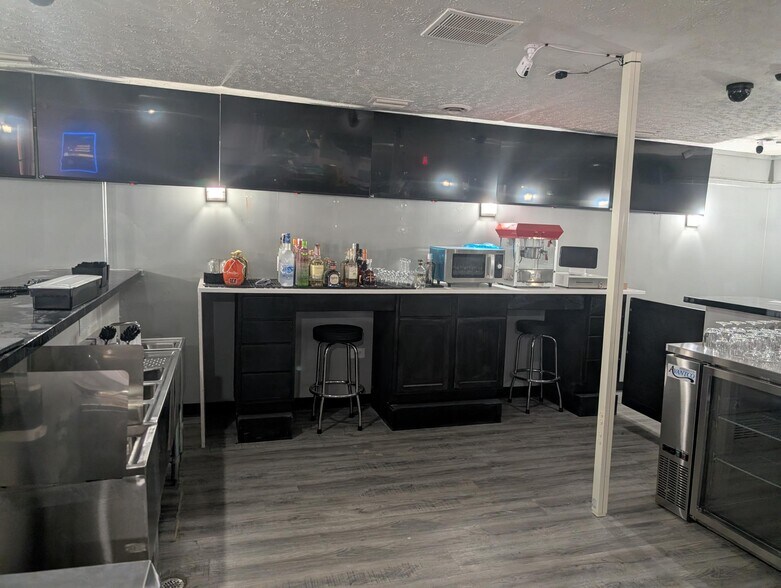 More Photos Of 6028 N Dixie Dr, Dayton Bar For Sale