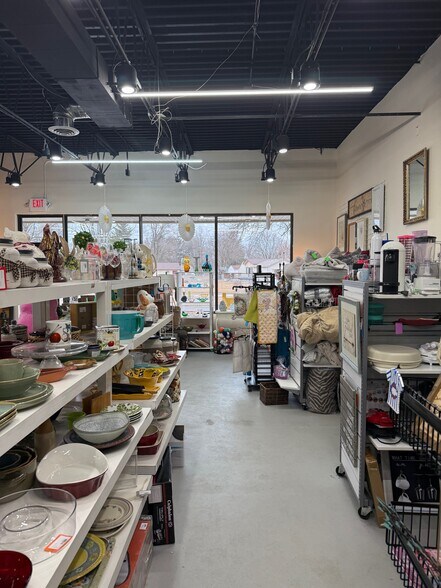 More Photos Of 7507 N 2nd St, Machesney Park Storefront Retail Office For Lease