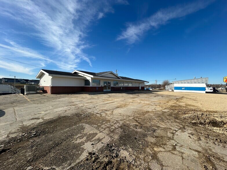 More Photos Of 201 W Highway 30, Toledo General Retail For Sale