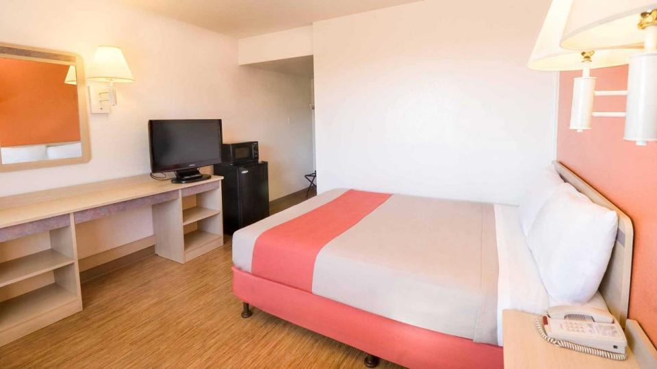 More Photos Of 325 SE Nye Ave, Pendleton Hotel For Sale