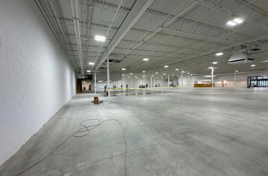 More Photos Of 6401 Colerain Ave, Cincinnati Supermarket For Lease