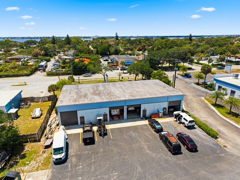More Photos Of 895 NE Dixie Hwy, Jensen Beach Unknown For Lease
