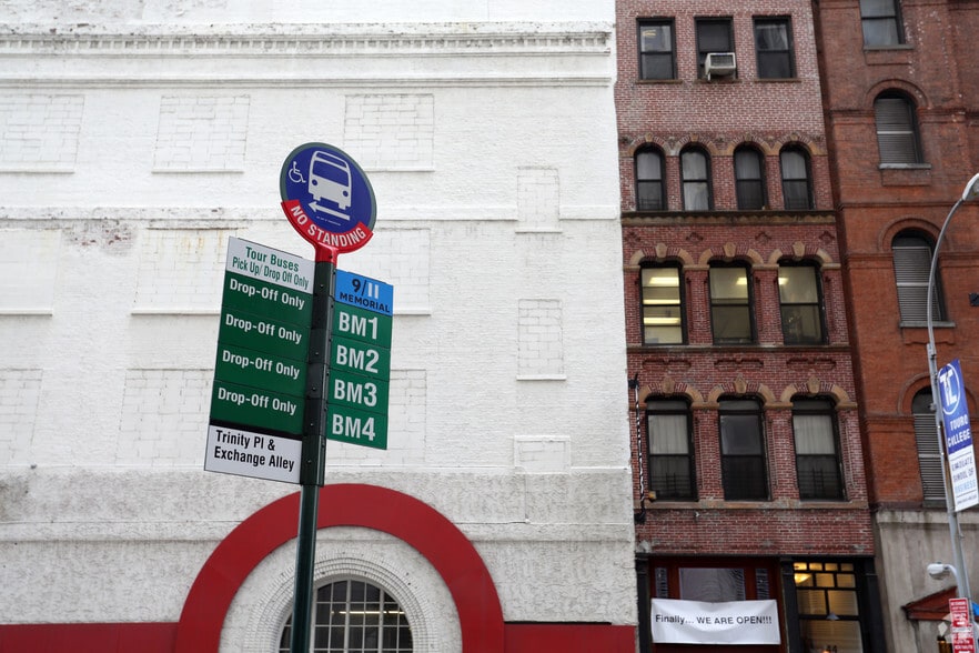 More Photos Of 89 Greenwich St, New York Storefront For Lease