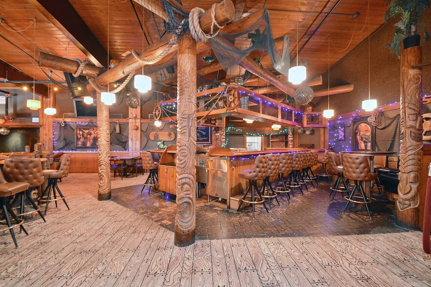 More Photos Of 1900 & 1924 Marshall St NE, Minneapolis Restaurant For Sale