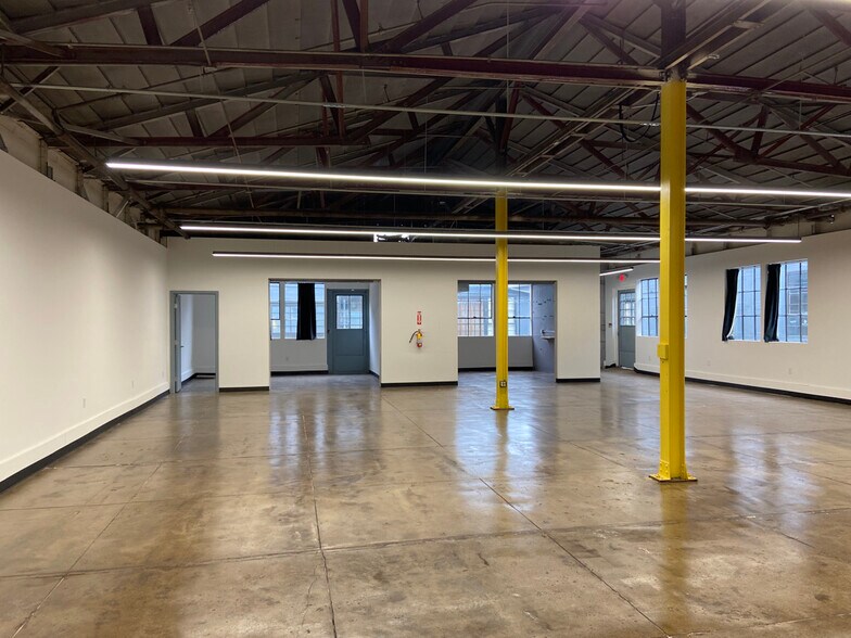 More Photos Of 4076-4080 Halleck St, Emeryville Manufacturing For Lease