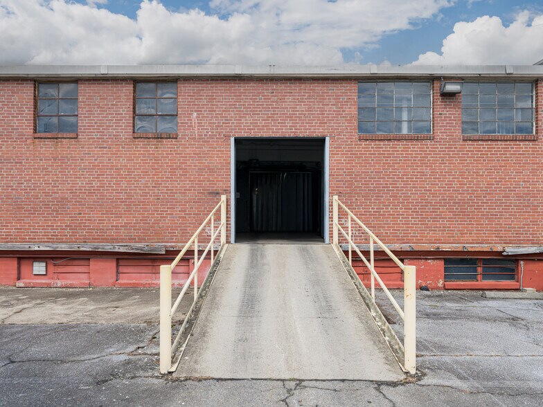 More Photos Of 701 Oriole Dr, Hendersonville Warehouse For Sale