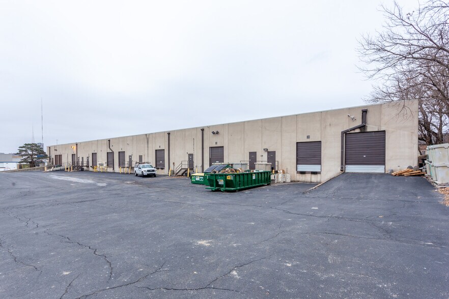More Photos Of 1140-1146 Booth St, Kansas City Light Manufacturing For Lease