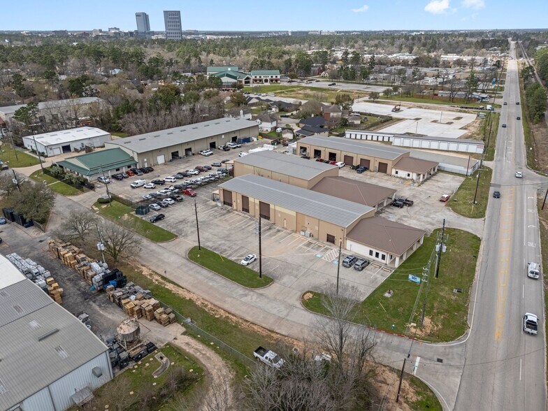 More Photos Of 26447 Hanna Rd, Oak Ridge North Swimming Pool For Sale