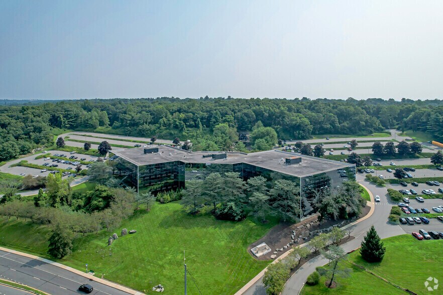 More Photos Of 500 Mamaroneck Ave, Harrison Office For Sale