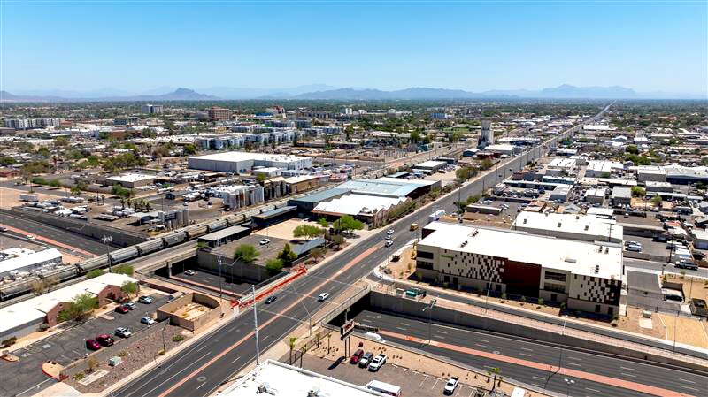 More Photos Of 254 W Broadway Rd, Mesa Distribution For Lease