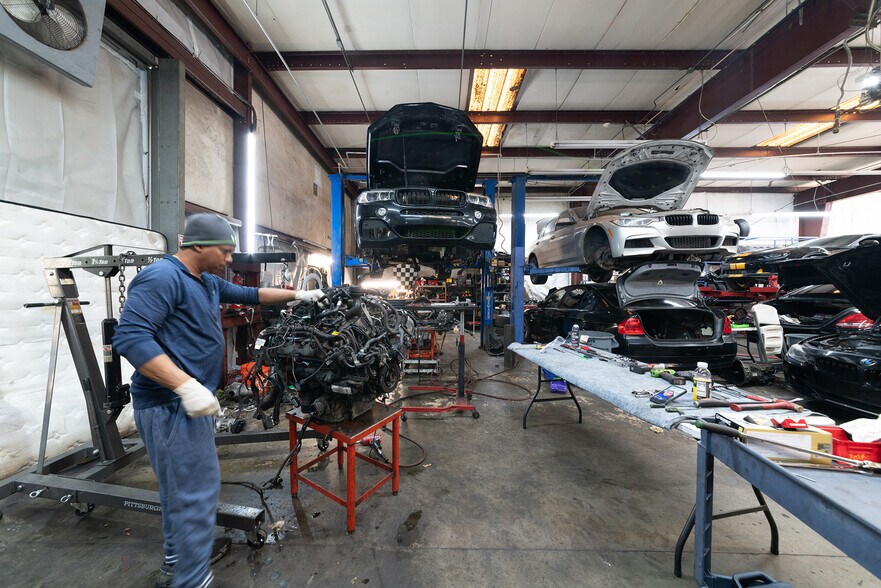 More Photos Of 803 Church St, Decatur Auto Repair For Sale