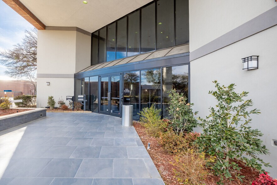 More Photos Of 2201 N Collins St, Arlington Office For Lease