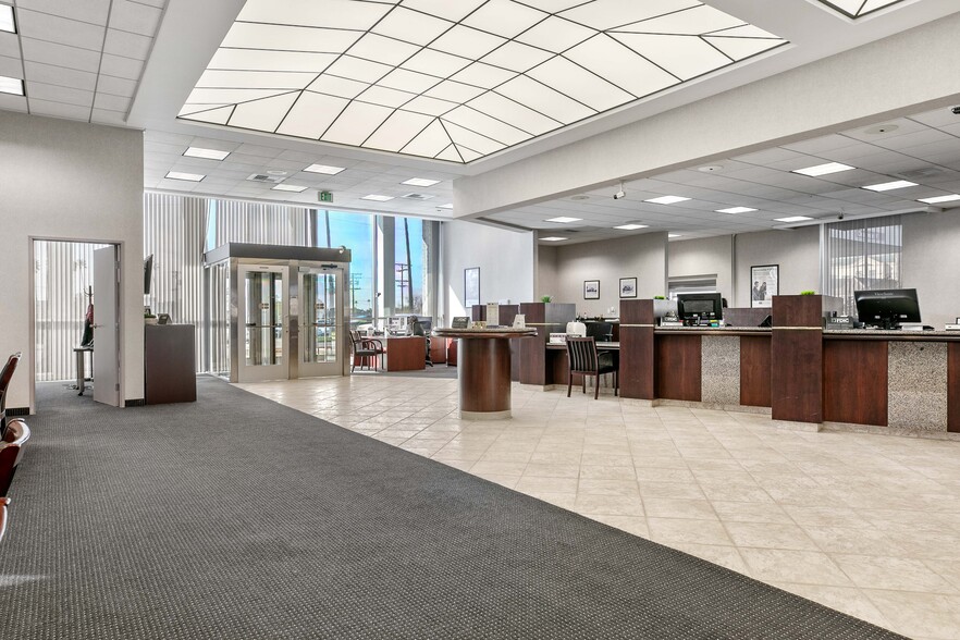 More Photos Of 1000 N Brand Blvd, Glendale Unknown For Lease