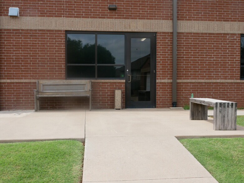 More Photos Of 25 NW 146th St, Edmond Medical For Lease