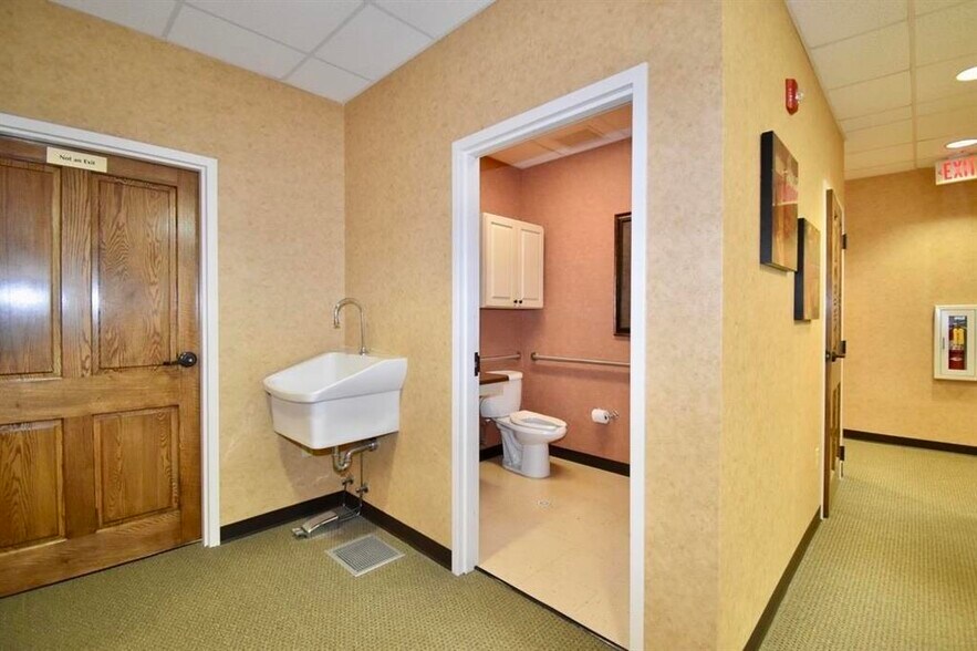 More Photos Of 209 Oil Well Rd, Jackson Healthcare For Lease