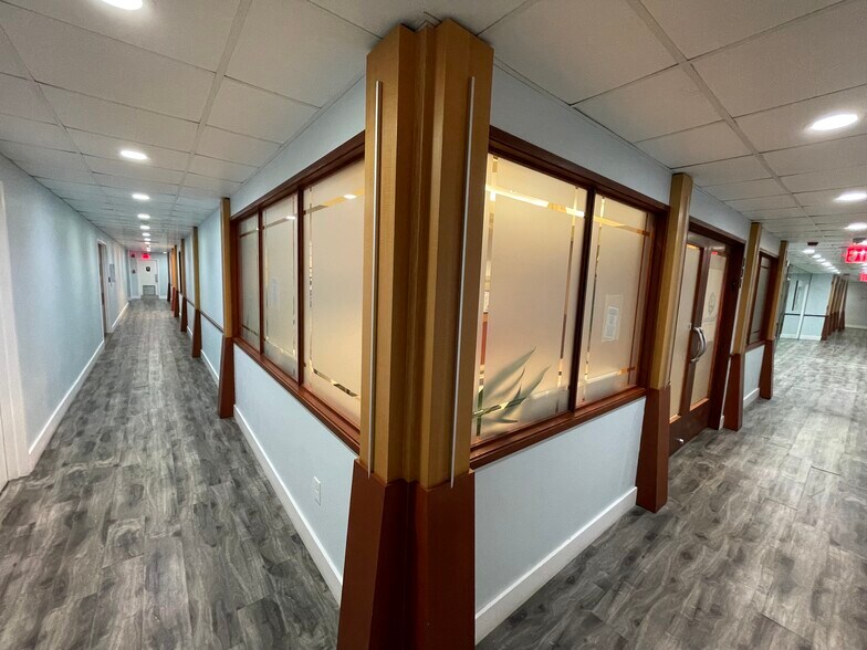 More Photos Of 2550 S Douglas Rd, Coral Gables Medical For Lease