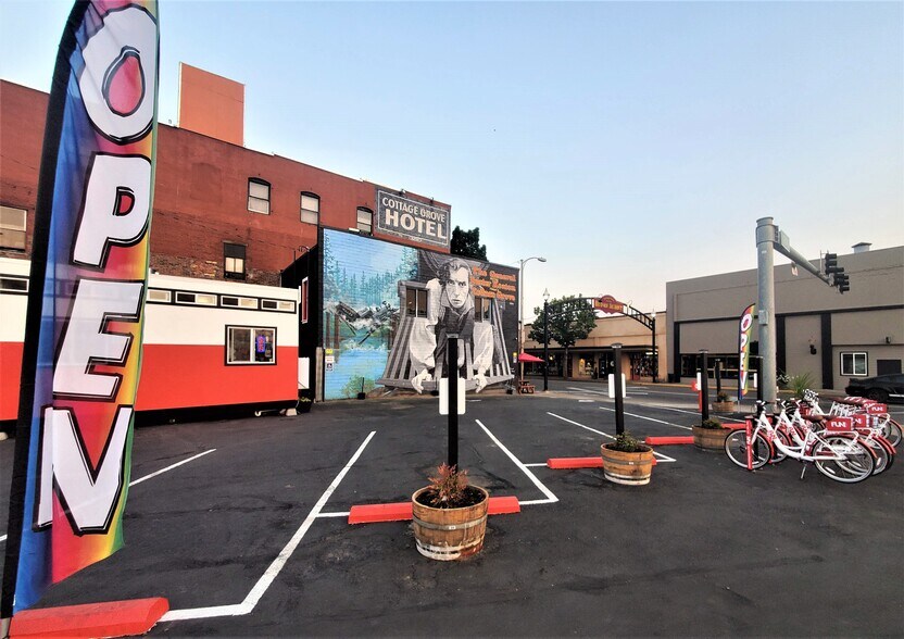 More Photos Of 819 Main St, Cottage Grove Restaurant For Sale