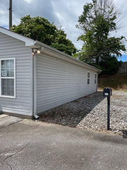 More Photos Of 482 Chattahoochee St, Cornelia Warehouse For Sale