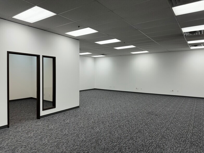 More Photos Of 2853 Dickerson Pky, Carrollton Light Distribution For Lease