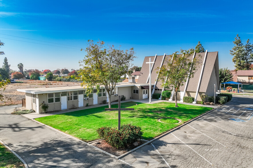 Primary Photo Of 1780 Emma Lee Ln, Hanford Specialty For Sale