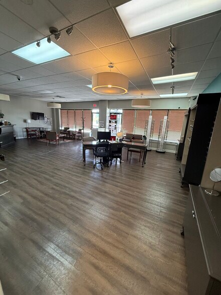 More Photos Of 10215 E 350 Hwy, Raytown Unknown For Lease
