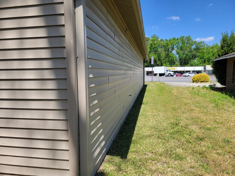 More Photos Of 2708 E 10th St, Greenville Office For Sale