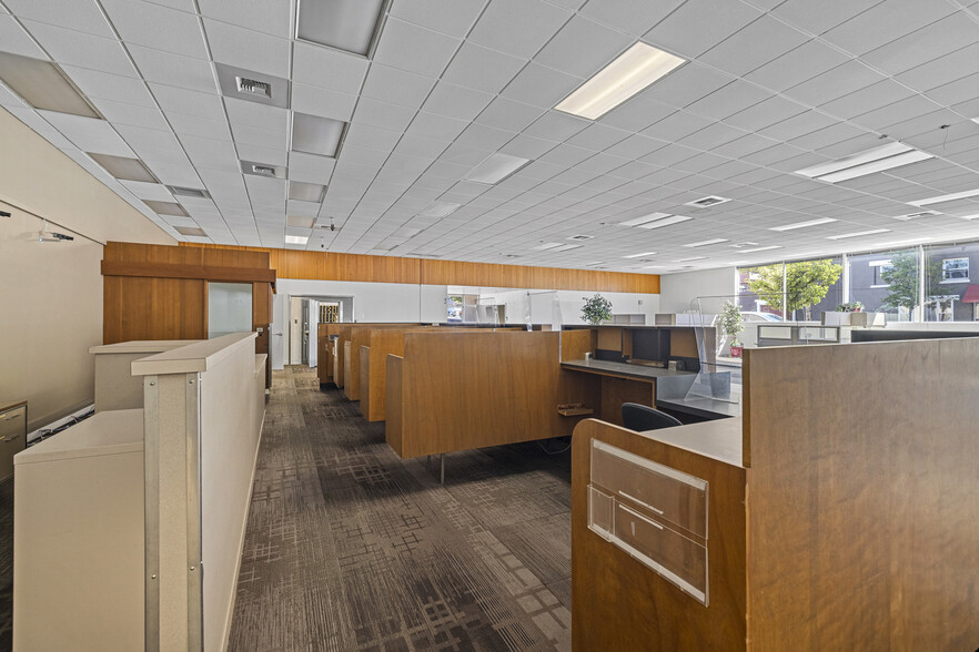 More Photos Of 501 N Olympic Ave, Arlington Bank For Lease