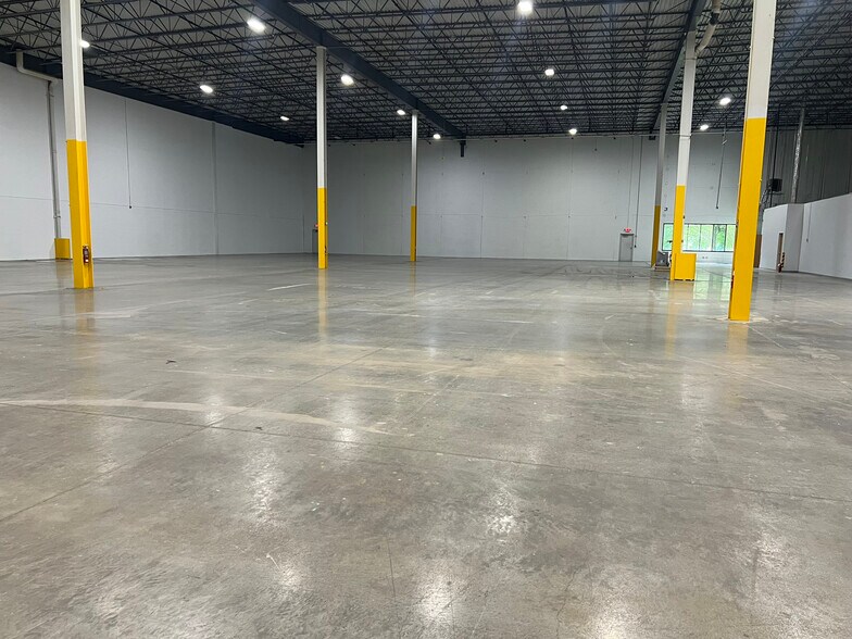 More Photos Of 1455 Sequoia Dr, Aurora Distribution For Lease