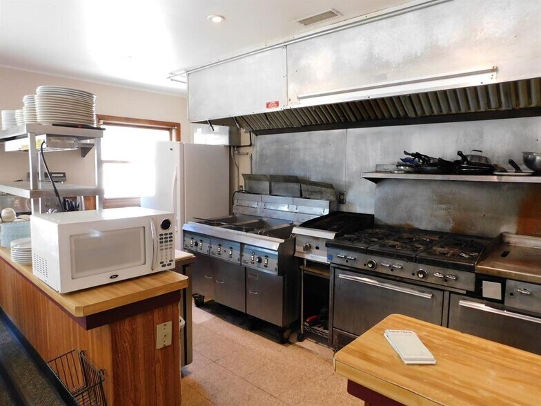 More Photos Of 200 S Fulton St, Princeton Restaurant For Sale