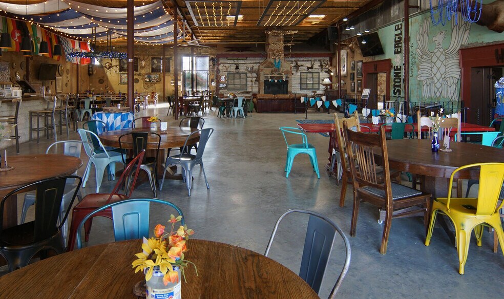 More Photos Of 124 N Austin St, Comanche Bar For Sale