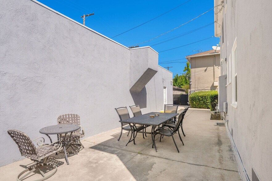 More Photos Of 4259 Cahuenga Blvd, Toluca Lake Apartments For Sale