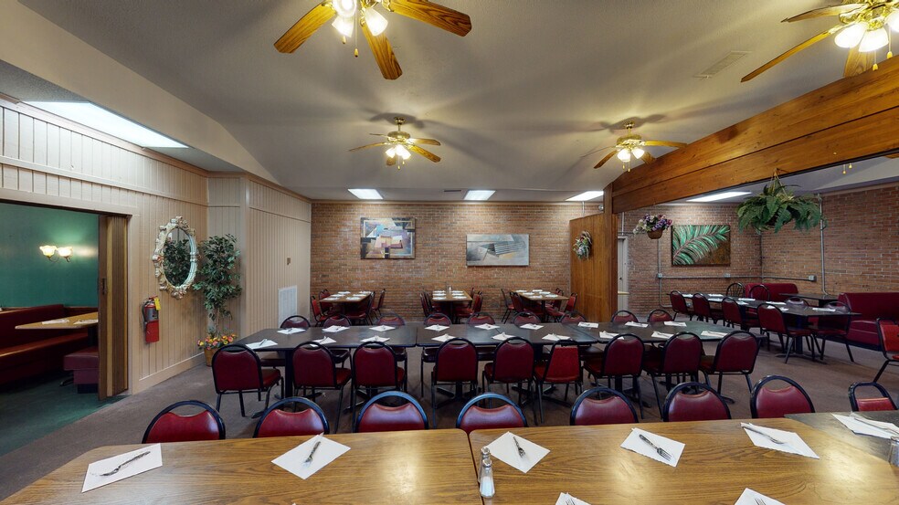 More Photos Of 1102 W Spring St, Monroe Restaurant For Sale