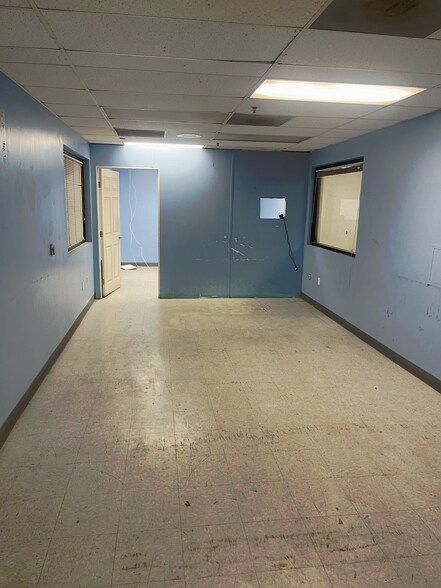 More Photos Of 5867 Jasmine St, Riverside Manufacturing For Lease