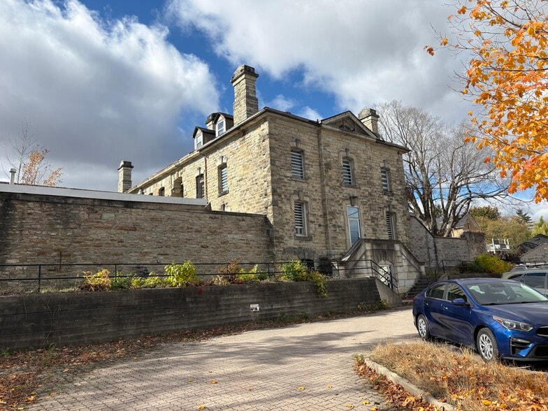 More Photos Of 62 Beckwith Rue E, Perth Flex For Sale