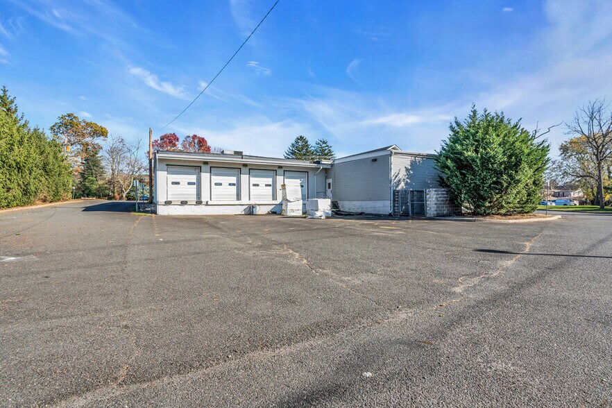 More Photos Of 3209 Atlantic Ave, Allenwood Showroom For Sale