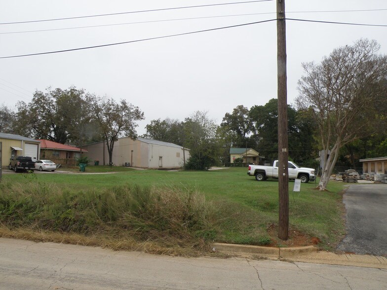 More Photos Of 919 W Debard St, Palestine Land For Lease