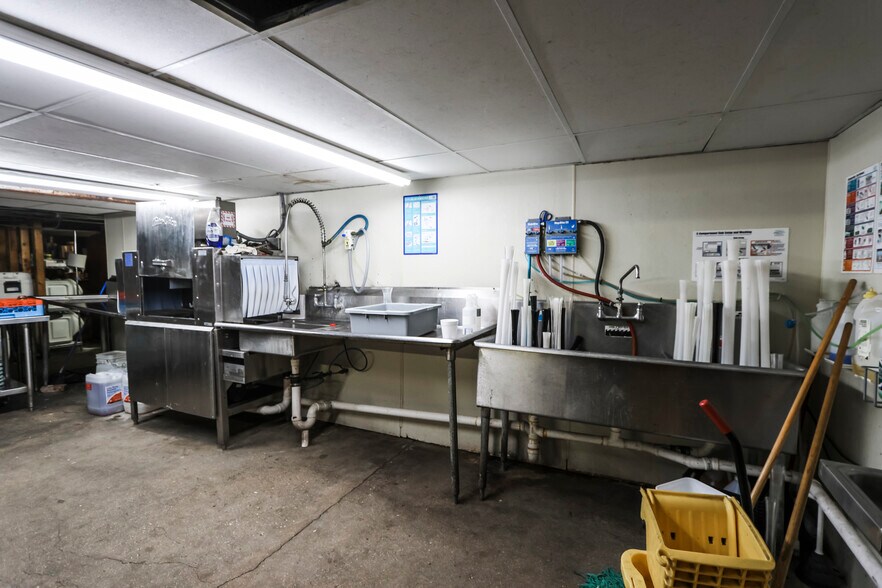 More Photos Of 1024 Noble St, Anniston Storefront Retail Office For Sale