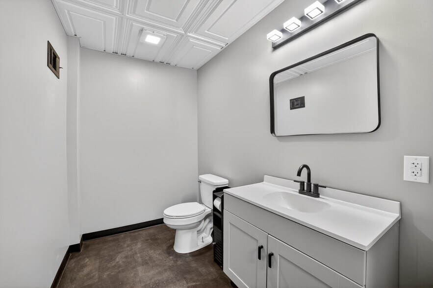 More Photos Of 161 E Main St, Geneva Freestanding For Sale
