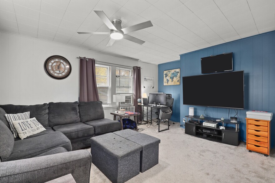 More Photos Of 441 Commerce St, Hawthorne Freestanding For Sale