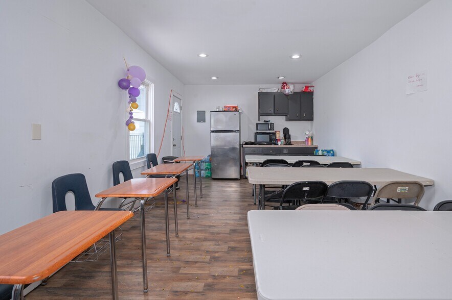 More Photos Of 200 Jupiter Dr, Nashville Flex For Sale