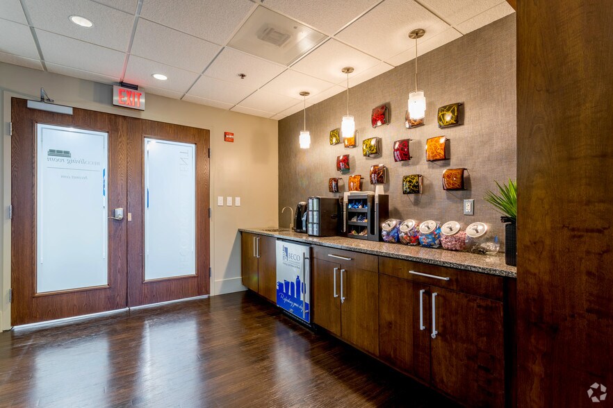 More Photos Of 13873 Park Center Rd, Herndon Office For Lease