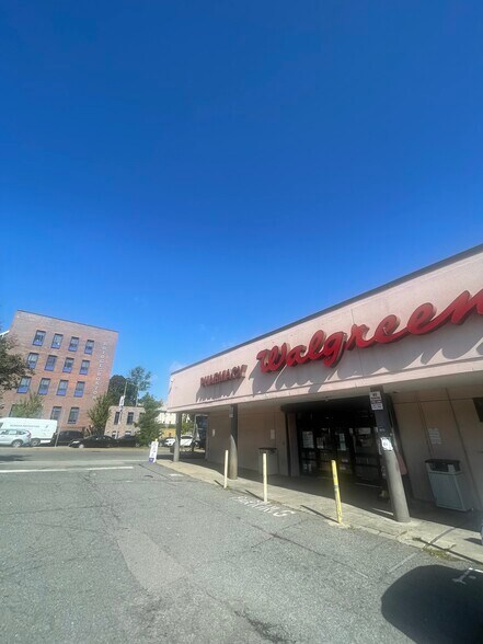 More Photos Of 416 Warren St, Roxbury General Retail For Lease