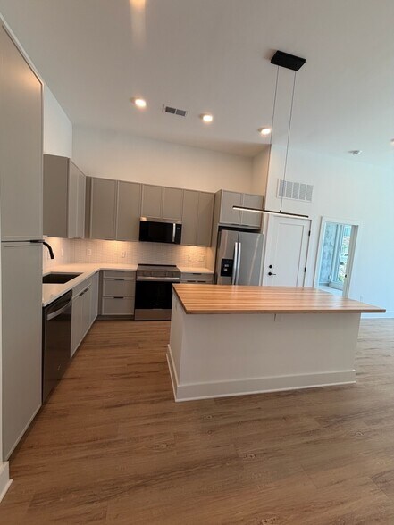 More Photos Of 912 2nd Ave N, Nashville Coworking Space