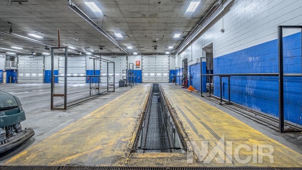 More Photos Of 1460 N Ridge Rd, Milton Auto Repair For Lease