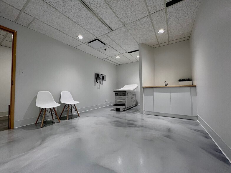 More Photos Of 290 Midpark Way SE, Calgary Medical For Lease