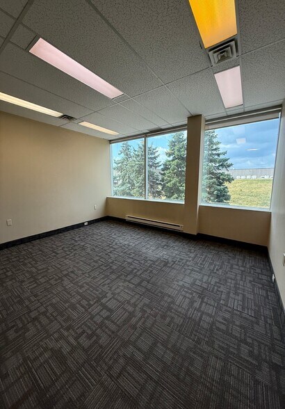 More Photos Of 405 Britannia Rd E, Mississauga Light Distribution For Lease