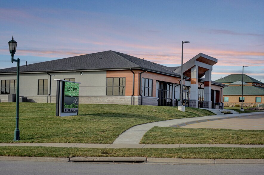 More Photos Of 8420 Amber Hill Rd, Lincoln Medical For Lease